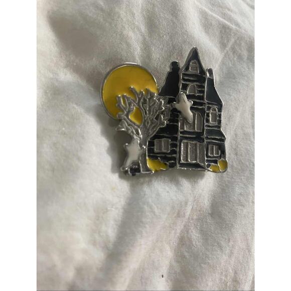Vintage Halloween Pin Brooch Haunted House Ghosts Tree Moon Spooky Fall - Picture 1 of 6